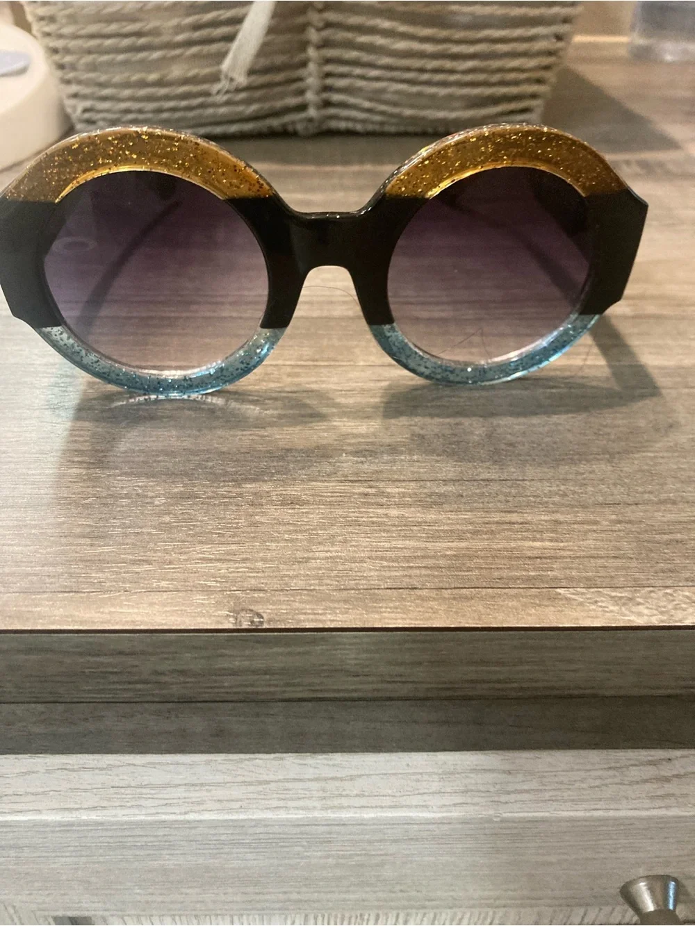 Women Round Glitter Frame Sunglasses - Gold & Blue